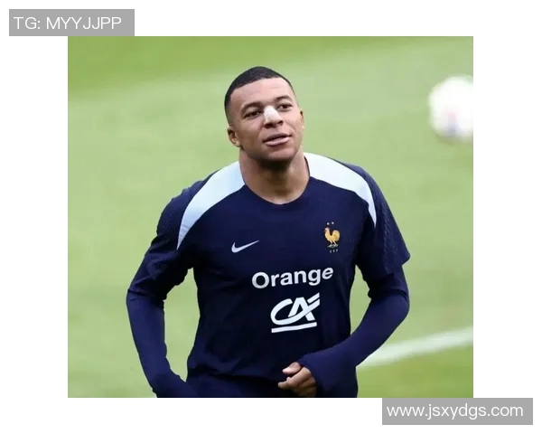 姆巴佩足球明星卡的魅力与价值探秘让你了解收藏的乐趣与投资潜力