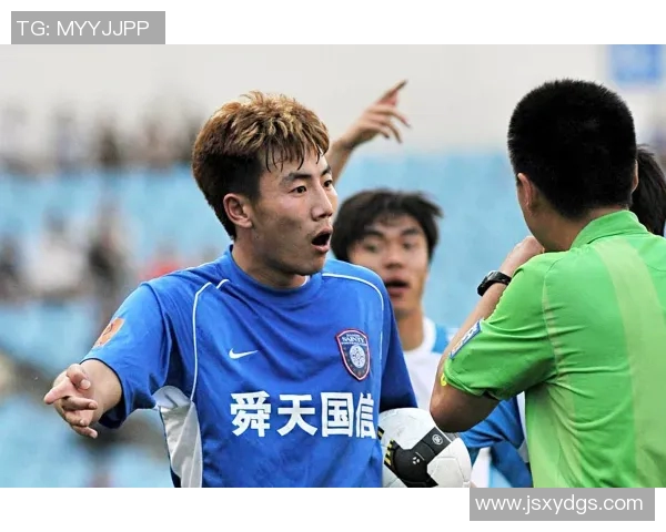 足球传奇小贝亲临日本与球迷互动掀起热潮