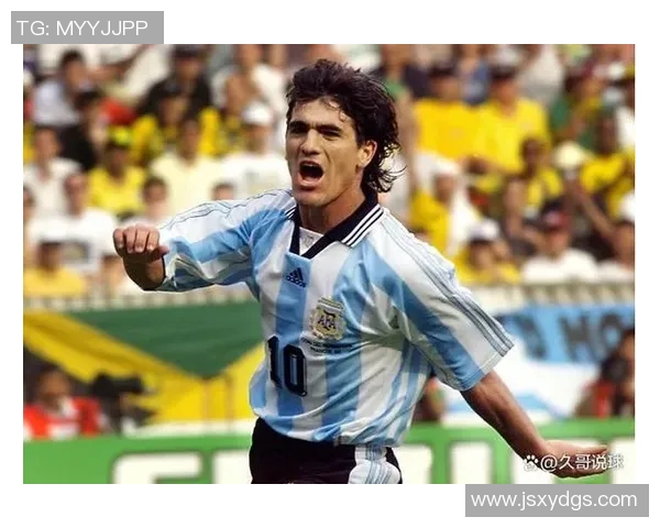 阿根廷前锋足球明星的辉煌历程与传奇瞬间回顾
