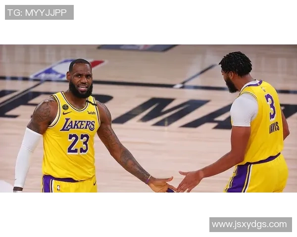 湖人对阵国队精彩直播回顾球迷热情高涨赛场氛围火爆